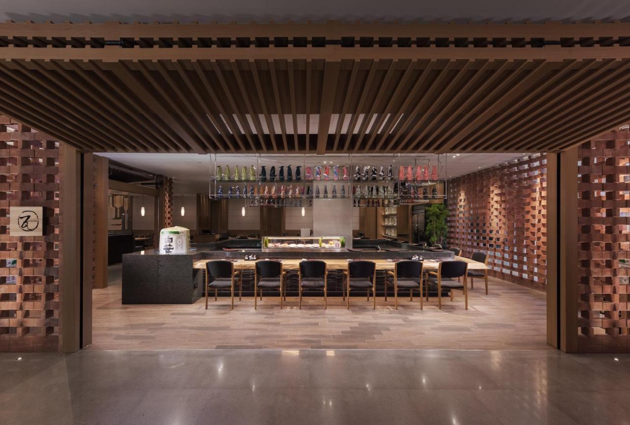Hotel Crowne Plaza Tainan By Ihg Zewnętrze zdjęcie The interior of the restaurant