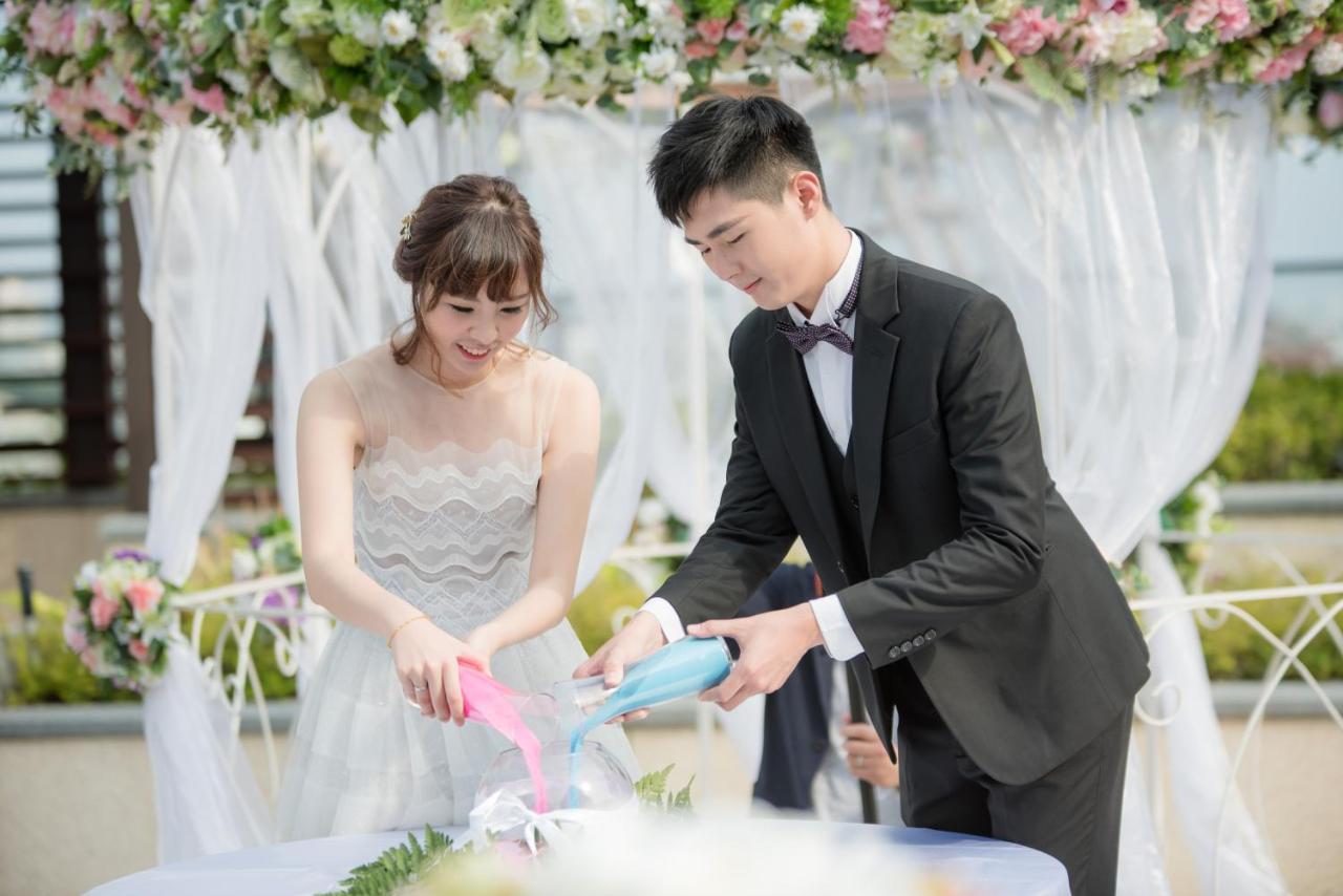 Hotel Crowne Plaza Tainan By Ihg Zewnętrze zdjęcie A sand ceremony at a wedding