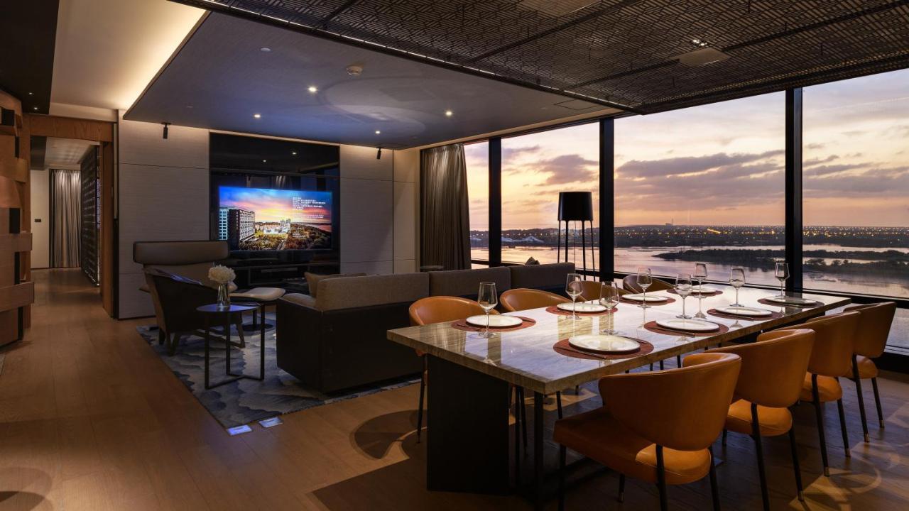 Hotel Crowne Plaza Tainan By Ihg Zewnętrze zdjęcie The 360° Sky Lounge
