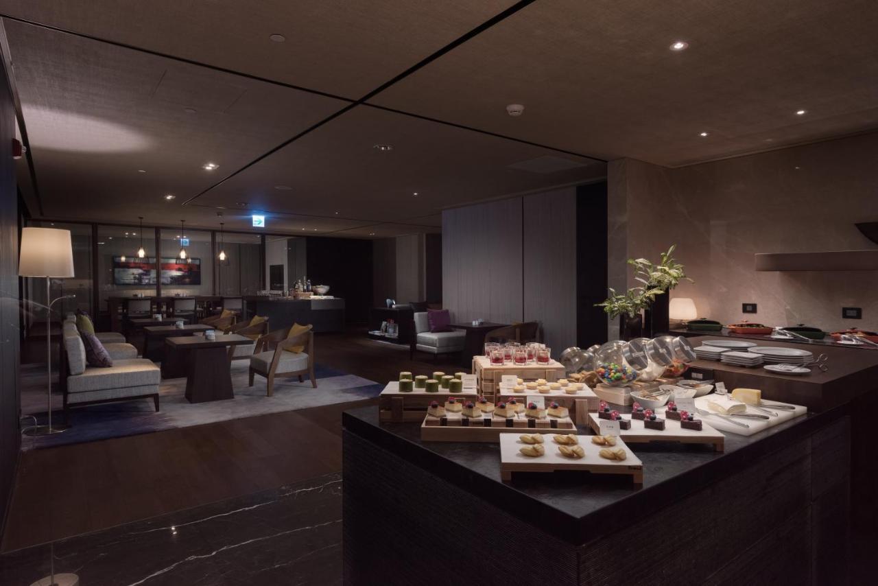 Hotel Crowne Plaza Tainan By Ihg Zewnętrze zdjęcie The lounge at the airport