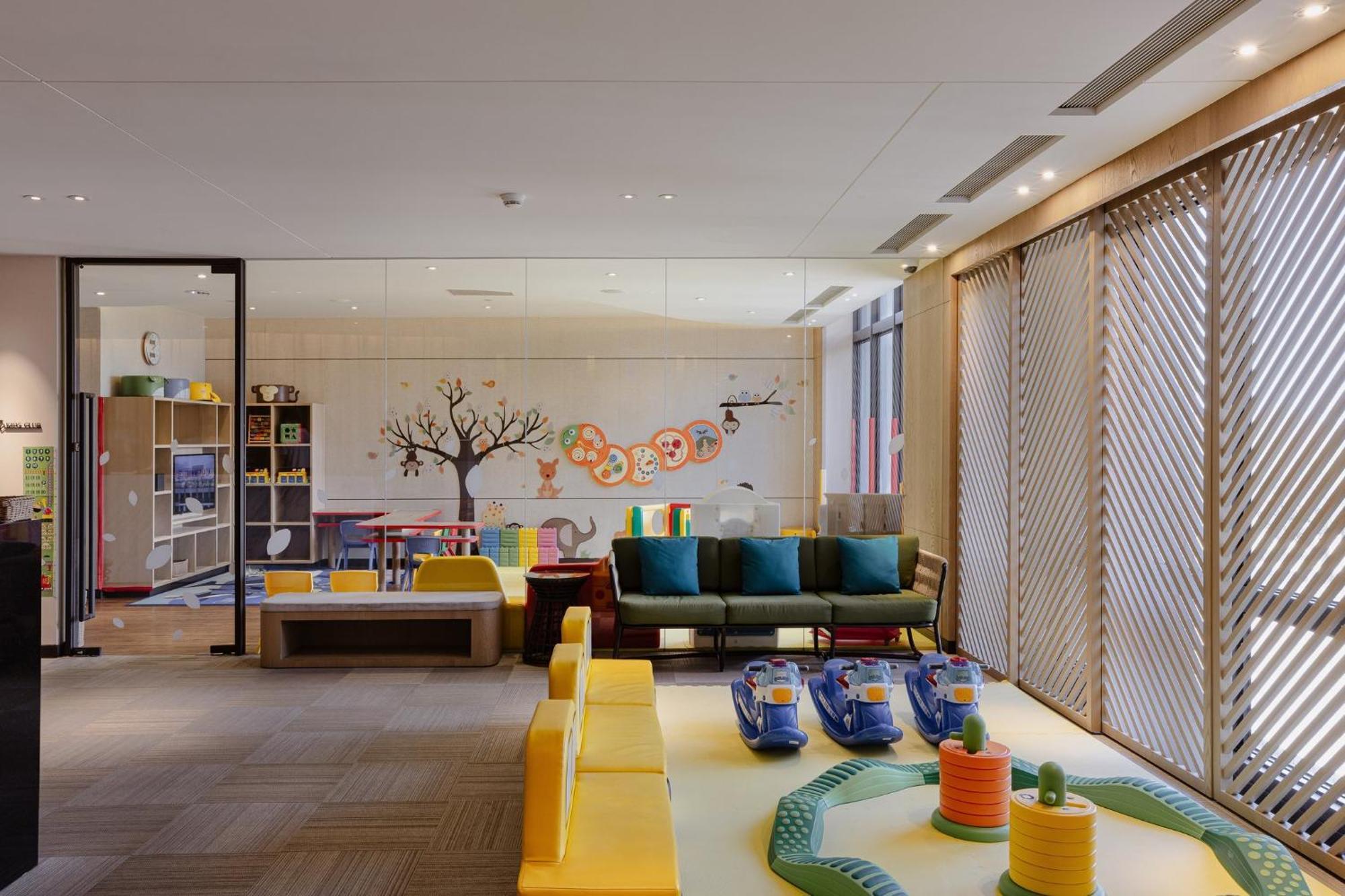 Hotel Crowne Plaza Tainan By Ihg Zewnętrze zdjęcie The Children's Club at the Renaissance Hotel, Shanghai